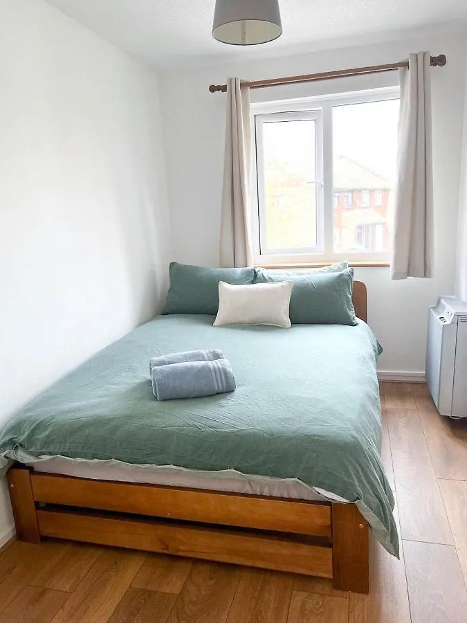 Lovely 2 Bedroom Flat With Free Parking, Great Transport Links To Central London, The Excel Centre, Canary Wharf And The O2!