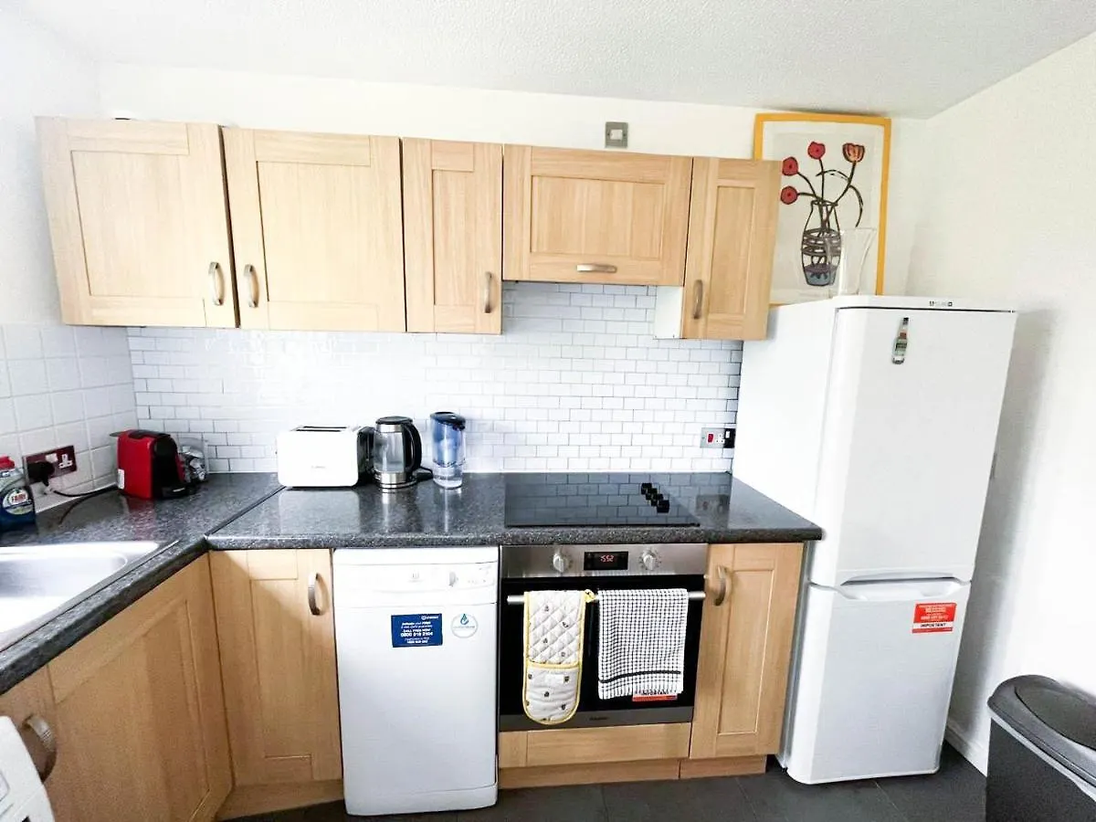London Comfort: 2-Bedroom Flat with Parking and Transport Links