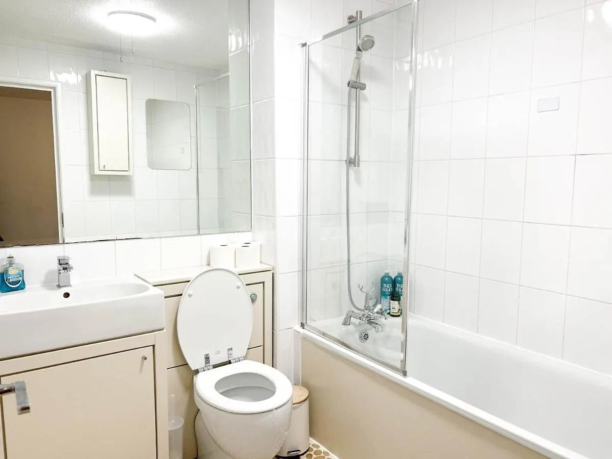 Lovely 2 Bedroom Flat With Free Parking, Great Transport Links To Central London, The Excel Centre, Canary Wharf And The O2! 0*, 伦敦 英国